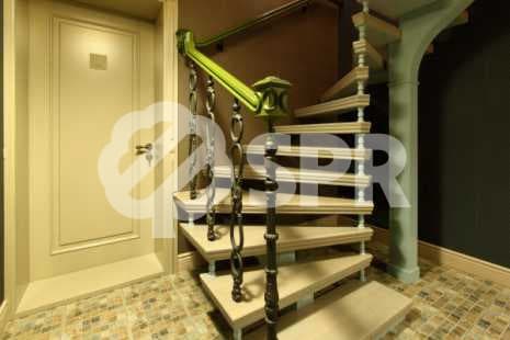 Фото: Винтовая лестница