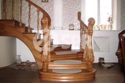 Фото: Эксклюзивная деревянная лестница