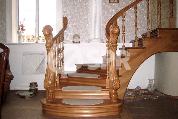 Лестницы на заказ: изготовление и продажа лестниц из дерева в Минске
